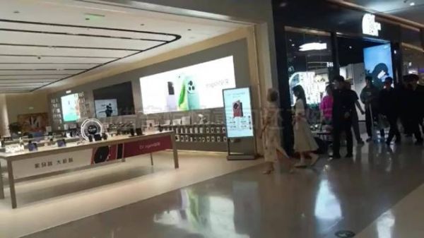 是谁?如此大的派头...