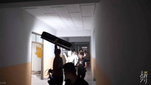 太好笑了,全员奔跑这段张真源问“(此刻)什么情绪”…