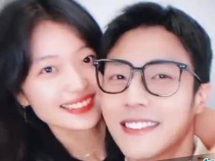 同框自拍完美复刻朱迪尼克合影,这笑容和身高差简直太绝了…