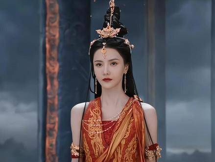 初凰牺牲时已怀上了黎苏苏,苏苏从未见过自己的母亲,却在冥夜的梦境中相遇…