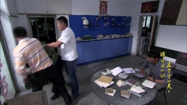 钱大宝不小心打碎石材,被建材市场的老板扣住