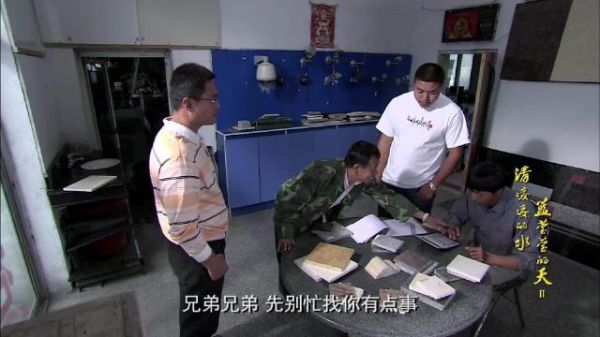 钱大宝来到城中建材市场,不小心失手打碎石材