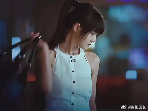 这时候的她36岁眼神里都是坚毅和野心!