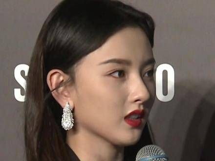 乔四美亮相！一身黑色西装出席活动又美又飒 时尚大片 红毯造型 时尚