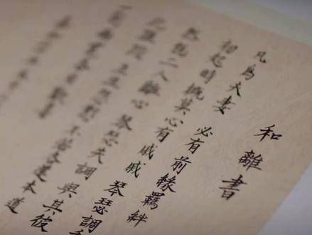 她本可以选择自保,却毅然焚毁了和离书,身着一袭红裙,为他准备了一套衣物…