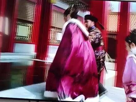 华妃娘娘下跪的经典场面,十级观众必看甄嬛传 经典瞬间 甄嬛传