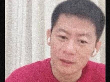 还记得李响牺牲的那天,健哥首次开播,显得有些羞涩、腼腆而真诚