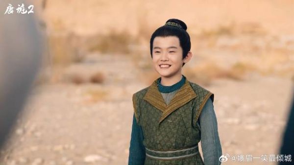 沙州之行开启!热心小孩哥多宝为众人讲解莫高窟