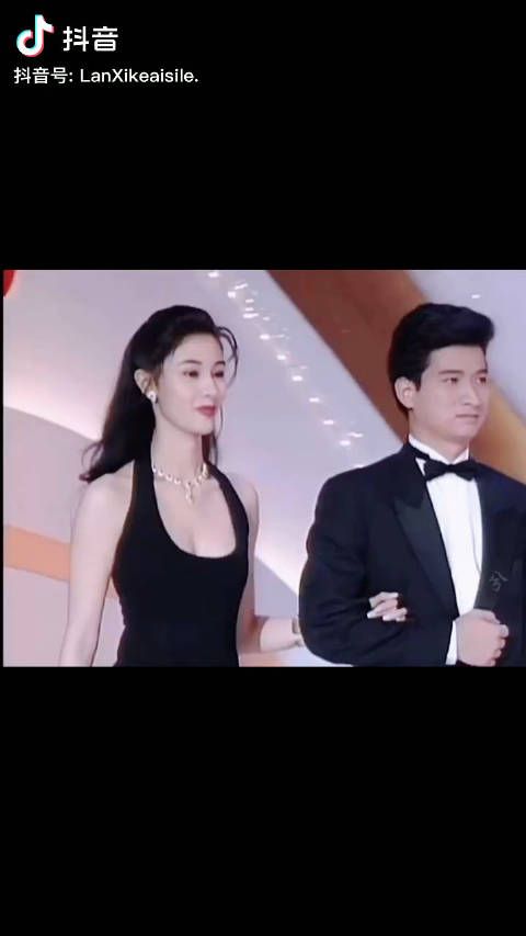 李嘉欣真的是最最美的,五官美艳,体态舒展!