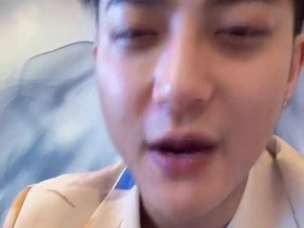 黄子韬直播中,综艺 跟我走吧 黄子韬