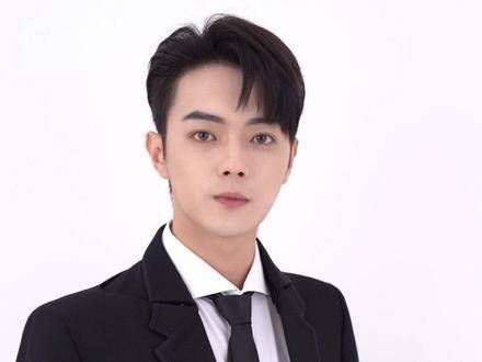“星光”上班卡已激活,韩廷喊你快来打卡!敬请期待!