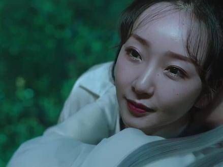 在这夜色如墨的晚上,相公子前来与我共种草莓,相柳