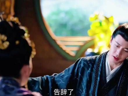 端走茶杯确实不太礼貌,但我被他的飒爽迷住了!