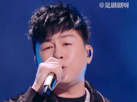 真正的歌手是在演绎音乐,而我……连哼唱都搞不定