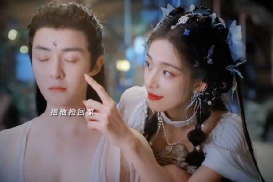 为了复仇,她让男主一点一点的爱上自己!最后再刺伤他的心!