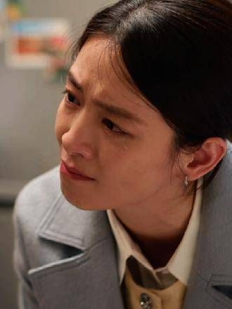 两个不同世界的人最终难以走到一起无论怎样选择,人生总会有遗憾治愈系