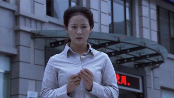 丈夫的秘密,老公去世后留下一张卡,妻子怎么试都打不开,结果初恋一句话秒开