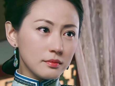 马尔泰若兰,果然名副其实,气质如兰花般雅致,仿佛是从书中走出的大家闺秀…