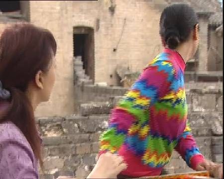 抽烟怎么还把胡子烧焦了，别抽了