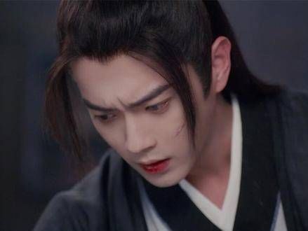 扁络桓 许凯 施展术法为中毒昏迷的越祈虞书欣 疗伤,即使面对天罚石的惩戒…