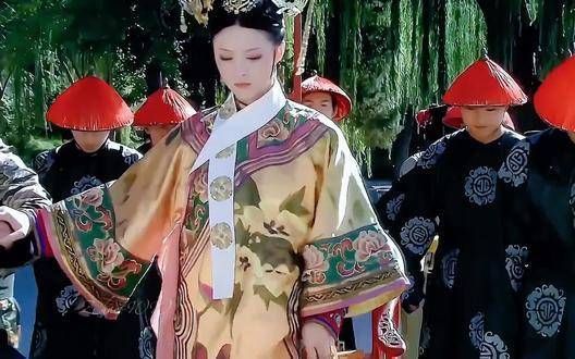 她正是年大将军的妹妹,将门虎女年世兰, 甄嬛传
