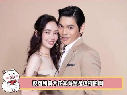郭碧婷在节目中学习向太玩游戏,向太看着郭碧婷满眼都是宠爱