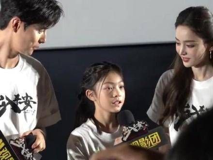 娜扎 和 阿云嘎 肯定都是女儿奴!他们看杨恩又 时的眼神好宠溺! 电影