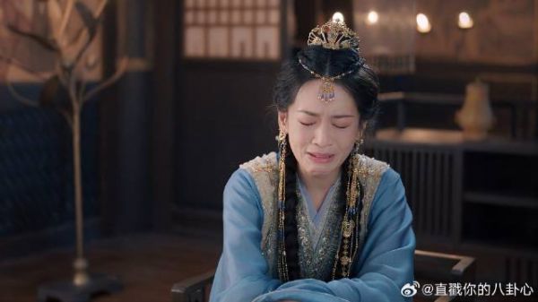 于十三调侃初月,初月委屈得当场大哭,十三立马后悔了