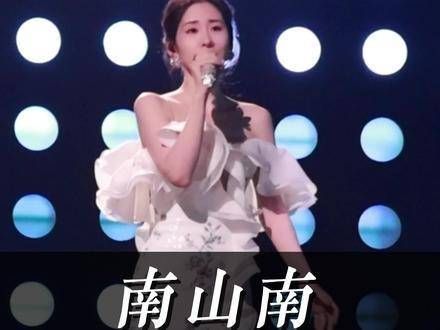 “若在夜幕降临前还有时间,我会将你的眼眸遗忘”