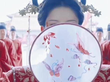 当和亲的沈芷衣出现在大殿上时,所有人脸上都写满了不舍…