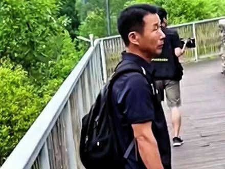 姜爷爷来看福宝啦!