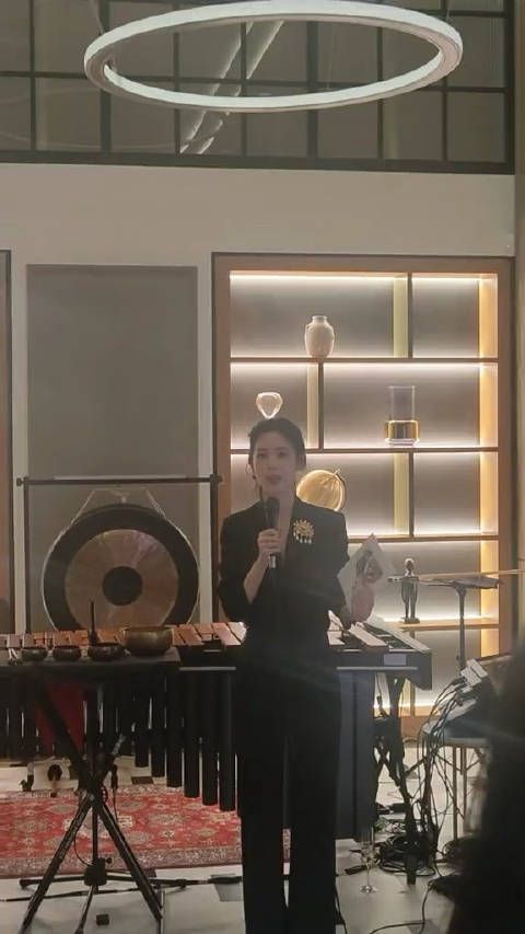 章泽天有一点点像章子怡刘亦菲王楚然,可以上镜做演员的