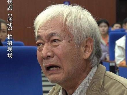 你是养育我的父亲,我怎能舍得,又怎能忍心,做出这样的决定!