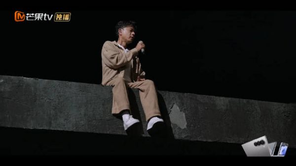 我哭得想死,付辛博看着李克勤的时候在想什么