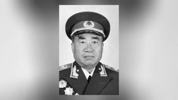 大授衔时,朱老总的军衔任命状为啥只是004?001号任命状给了谁?