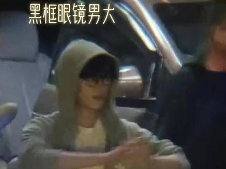 把黑框眼镜牢牢焊在丁宝脸上!