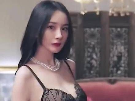 杨幂不愧是大幂幂,性感的身材加上可爱的模样