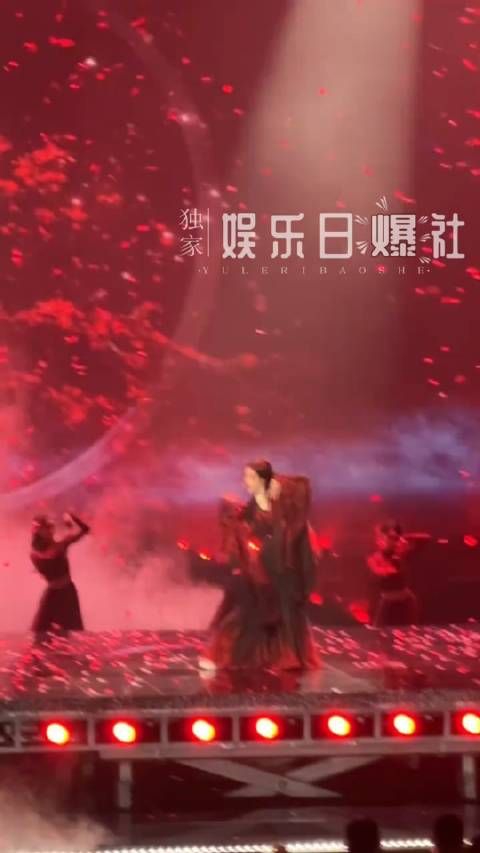 鞠婧祎美的太突出了鞠婧祎红纱蒙眼绝美路透鞠婧祎雪中玫瑰造型鞠婧祎舞台照