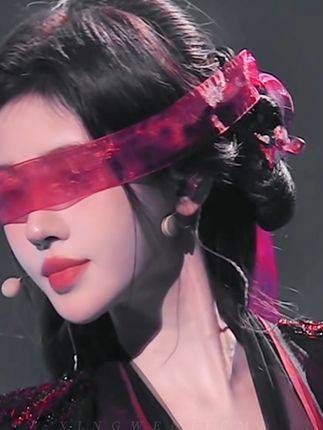 带你感受《落》的魅力,鞠婧祎红纱蒙眼,红衣飘飘…