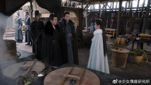 刘子行带时宜去军营，给她庆生，哪料她眼里全是周生辰