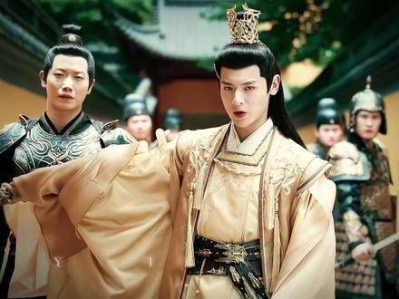 后来他的笑容渐少,忧愁却日益增多