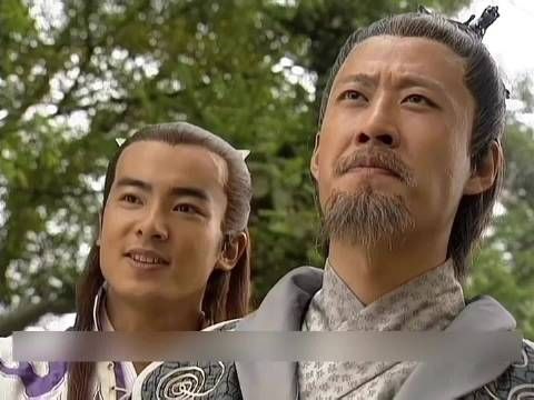 杨开泰向他父亲提出要娶风四娘,确遭到了反对,发现杨天赞手臂有问题