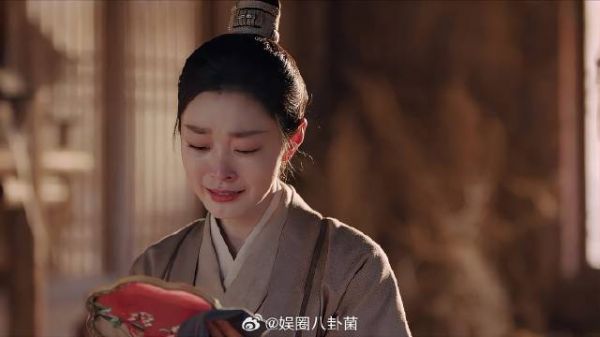 叶家满门没了 陈寻带回一把扇子,柳玉茹接过崩溃大哭!