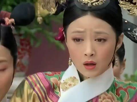 世道变了,我居然越来越喜欢华妃 我记得还有一段,她跪着,然后甄嬛来了…