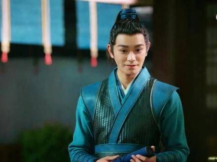 在平行时空的大理寺里，邱庆之成为了军中的将军，迎接了他的小郎君