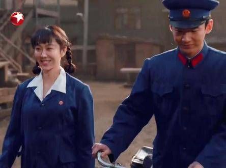姚玉玲见到大力便躲避,而面对汪新则是满脸笑意……