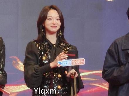 宣布结婚后首次公开亮相春花焰 发布会,一起看看她的状态如何? 吴谨言