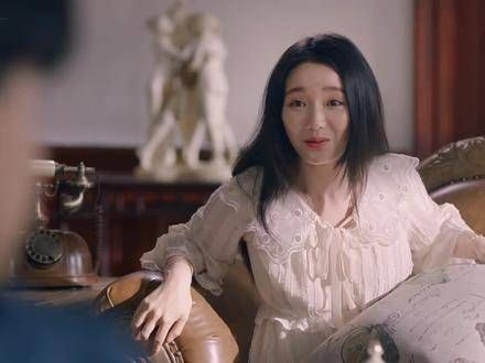 关于苦恋的解读,从角色的嘴型和剧情的发展来看,显然指向了乔楚生