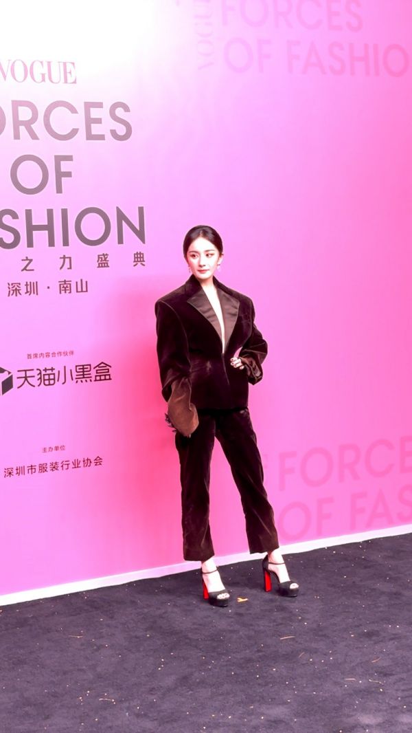 杨幂演绎三套高定,来自幂姐今晚VOGUE盛典的顶级造型配置…