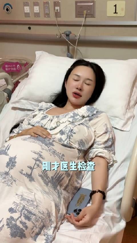 张纪中老婆在医院经过检查,必须要催产,务必要把宝宝生下来